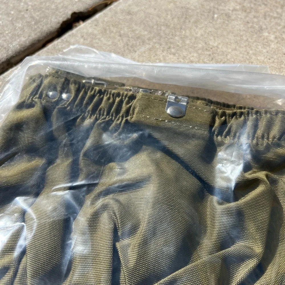 CLEARANCE NWT Men’s Olive Green Nylon Gaitors Made in Italy - Picture 7 of 8